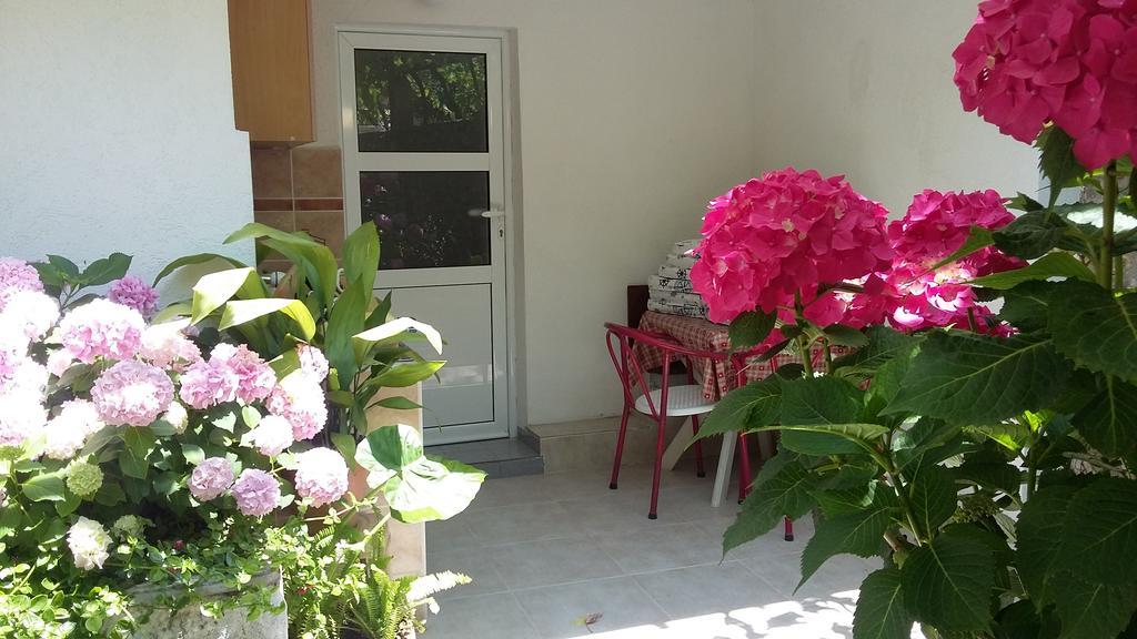 Apartments Slavica Rafailovici Budva Exteriör bild